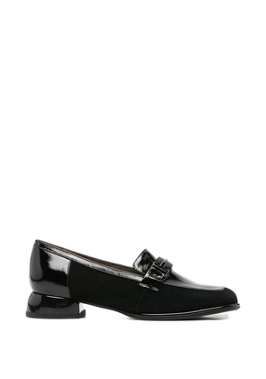 LINDA BAUMANN patent-panelled logo-plaque loafers - Black