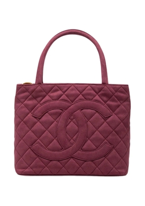 CHANEL Pre-Owned 1997-1999 Suede Medallion tote bag - Red