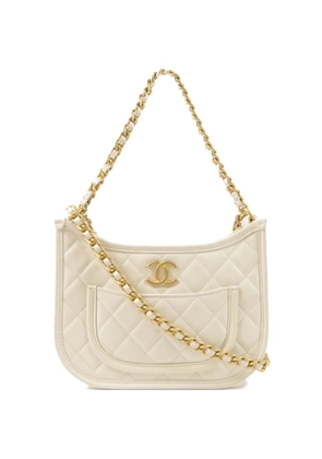 CHANEL Pre-Owned quilted shoulder bag - White