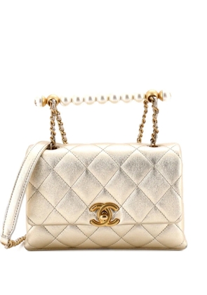 CHANEL Pre-Owned Chic Pearls Handle Flap Bag Quilted Shiny Lambskin Mini shoulder bag - Gold
