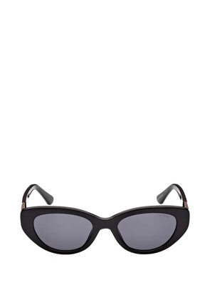 GUESS EYEWEAR cat-eye frame sunglasses - Black