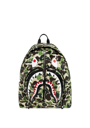 A BATHING APE® Shark camouflage-print backpack - Green