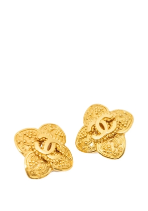 CHANEL Pre-Owned CC floral clip-on earrings - Gold