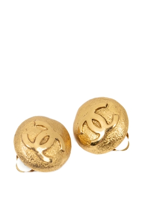 CHANEL Pre-Owned CC logo clip-on earrings - Gold