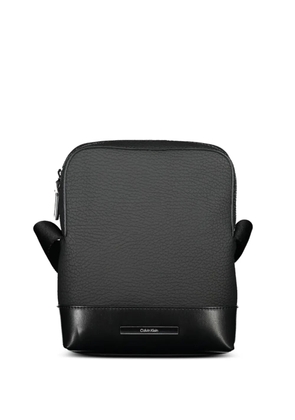 Calvin Klein pebbled-texture logo-plaque shoulder bag - Black