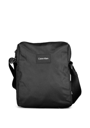 Calvin Klein logo-patch messenger bag - Black
