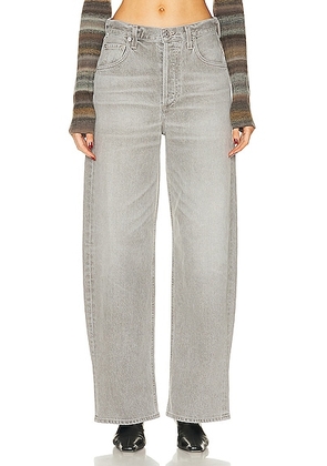 Citizens of Humanity Ayla Baggy Cuffed Crop in Quartz Grey - Grey. Size 24 (also in ).