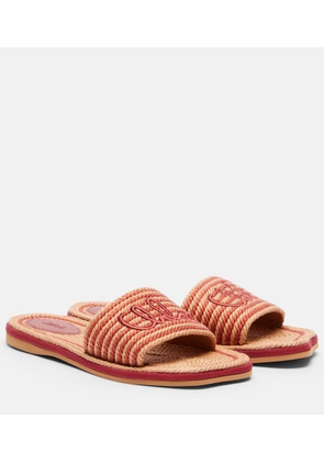 Chloe Chloe Sand logo slides