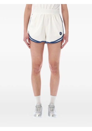 Nike contrast-trim logo-patch shorts - Neutrals