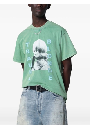 DAGGER Trauma Blonde print-detail T-shirt - Green