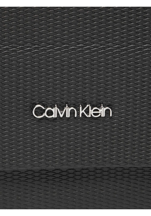 Calvin Klein logo-detail textured-finish foldover-top shoulder bag - Black