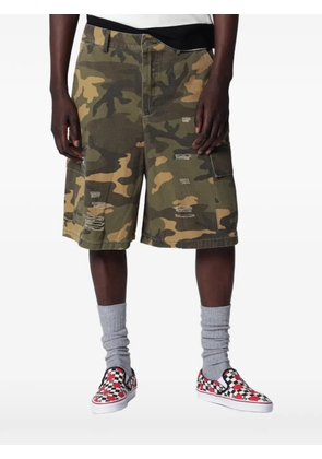 DAGGER camouflage-print distressed shorts - Green