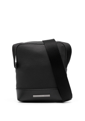 Calvin Klein pebbled-texture logo-plaque shoulder bag - Black