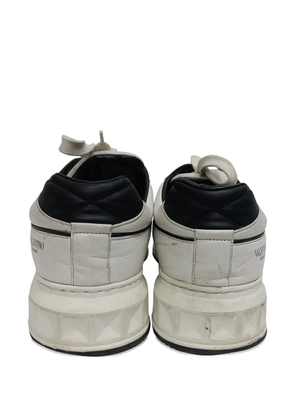 Valentino Garavani Pre-Owned One Stud low-top sneakers - White
