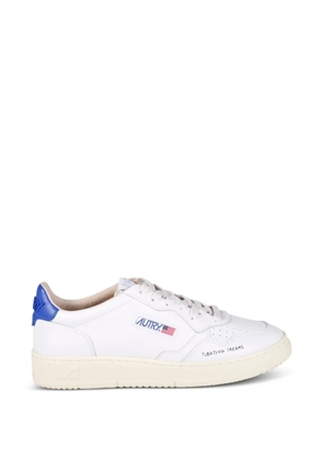 Autry Medalist perforated-detail logo-patch sneakers - White
