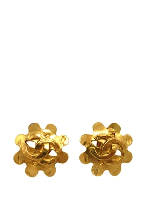 CHANEL Pre-Owned 1994 CC Gold Plated Floral Clip On Earrings costume earrings