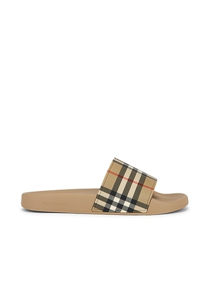 Burberry Furley Slide in Arch Beige Check - Taupe. Size 41 (also in 42, 43, 44, 45).