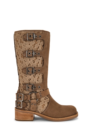 Steve Madden Rocky Floral Boots in Tan. Size 5.5. Also in 6, 6.5, 7, 7.5, 8, 8.5, 9, 9.5, 10, 11.