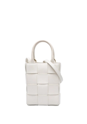 Bottega Veneta Pre-Owned 2012-2026 Mini Maxi Intrecciato Nappa North South Casette Tote satchel - White