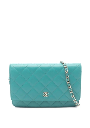 CHANEL Pre-Owned 2017-2018 CC Quilted Lambskin Wallet On Chain crossbody bag - Blue