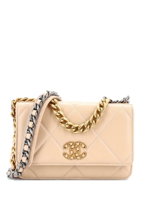 CHANEL Pre-Owned 19 Wallet on Chain Quilted Lambskin crossbody bag - Neutrals