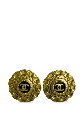 CHANEL Pre-Owned 1994 CC Gold Plated Enamel Round Clip On Earrings costume earrings