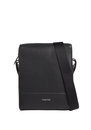 Calvin Klein textured logo-plaque messenger bag - Black