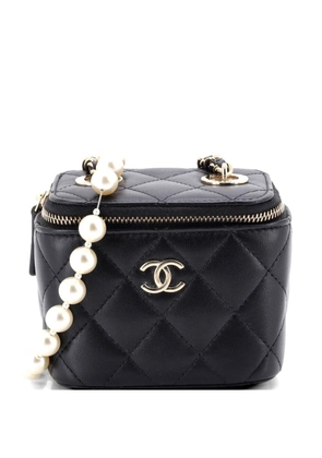 CHANEL Pre-Owned Vanity Case with Pearl Chain Quilted Lambskin Mini clutch bag - Black
