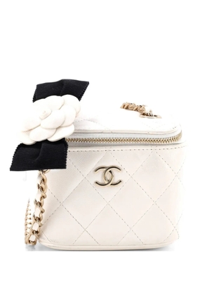 CHANEL Pre-Owned Camellia Bow Vanity Case with Chain Quilted Lambskin Mini crossbody bag - White