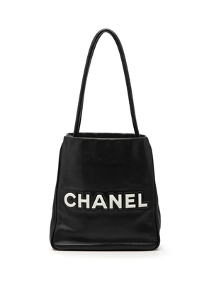 CHANEL Pre-Owned 2002-2003 Lambskin Embossed Camellia Logo tote bag - Black