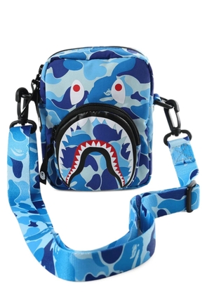 A BATHING APE® Shark camouflage-print shoulder bag - Blue