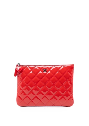 CHANEL Pre-Owned 2014-2015 Small Quilted Patent Valentine Hearts O Case clutch bag - Red