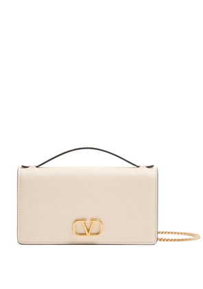 Valentino Garavani VLogo Signature grainy calfskin wallet with chain - Neutrals
