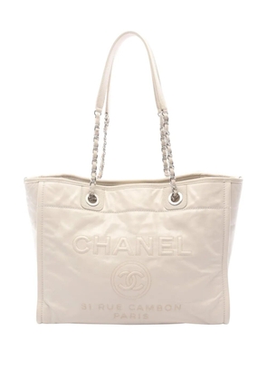CHANEL Pre-Owned 2016-2017 Small Glazed Calfskin Deauville tote bag - White