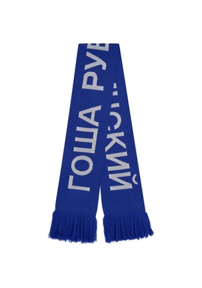 Gosha Rubchinskiy logo-knit fringed scarf - Blue