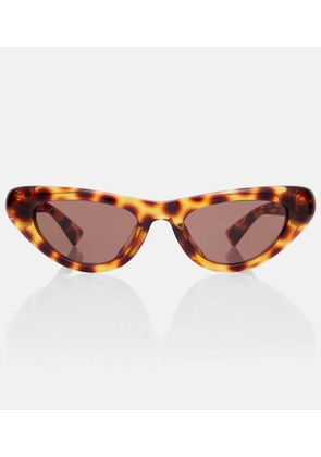 Bottega Veneta Curvy cat-eye sunglasses