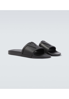 Valentino Garavani VLogo slides