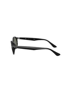Ray-Ban Oval Sunglasses in Black.