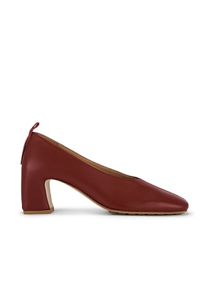 Bottega Veneta Lucy Pump in Lava Red - Red. Size 36 (also in 37, 38, 39, 40, 41).