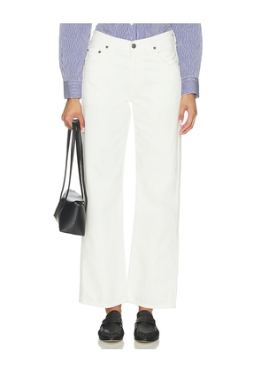 Citizens of Humanity Lindz Easy Straight Jeans in White. Size 23. Also in 24, 25, 26, 27, 28, 29, 30, 31, 32, 33, 34.