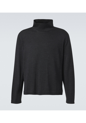 Stoffa Wool and silk turtleneck sweater
