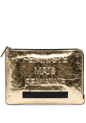 CHANEL Pre-Owned 2014-2015 Metallic Crinkled Calfskin Feministe Mais Feminine Pouch clutch bag - Gold