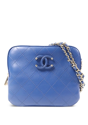 CHANEL Pre-Owned CC diamond-quilted camera bag - Blue