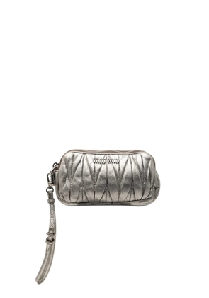 Miu Miu Pre-Owned 2000-2010 Matelasse Metallic Nappa Double Zip pouch - Silver