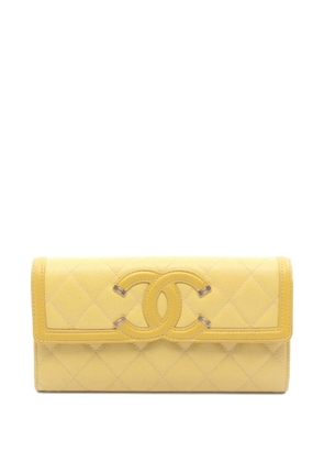 CHANEL Pre-Owned 2019 CC filigree bi-fold long wallet - Yellow