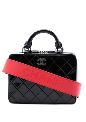 CHANEL Pre-Owned 2019 CC Quilted Patent Travel Kit Vanity Case satchel - Black