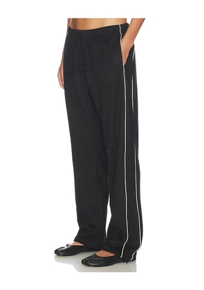Fear of God ESSENTIALS Signature Relaxed Pant in Black. Size XS. Also in S, M, L.