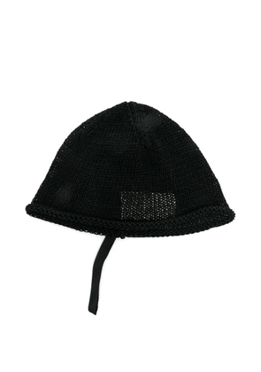 Forme D'expression knitted-mesh beanie hat - Black