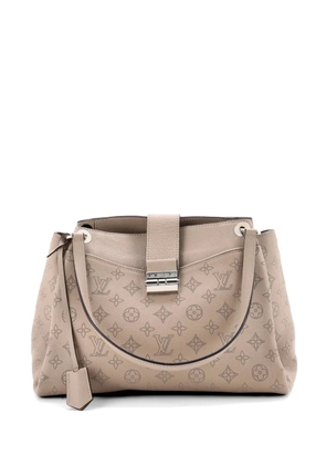 Louis Vuitton Pre-Owned Sevres Handbag Mahina Leather shoulder bag - Neutrals