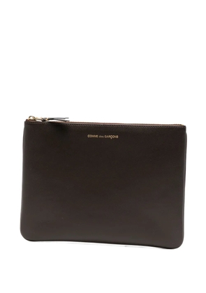Comme Des Garçons logo-print leather clutch bag - Brown